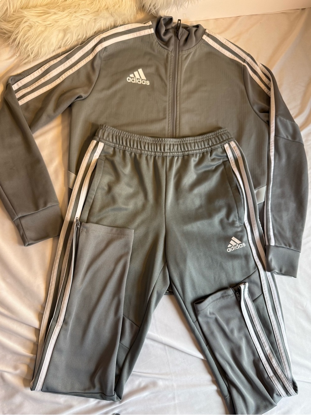 adidas Kids Olive Gray Three-Stripe Jogger Set